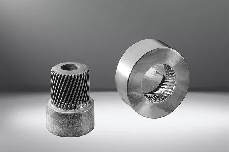 Outillages spéciaux pour l'extrusion, le filage et le parachèvement de tubes